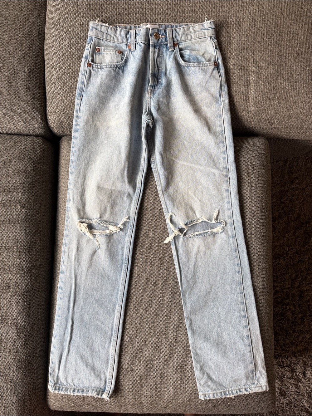 Zara Light Blue Straight Men’s Jeans with Knee Rips